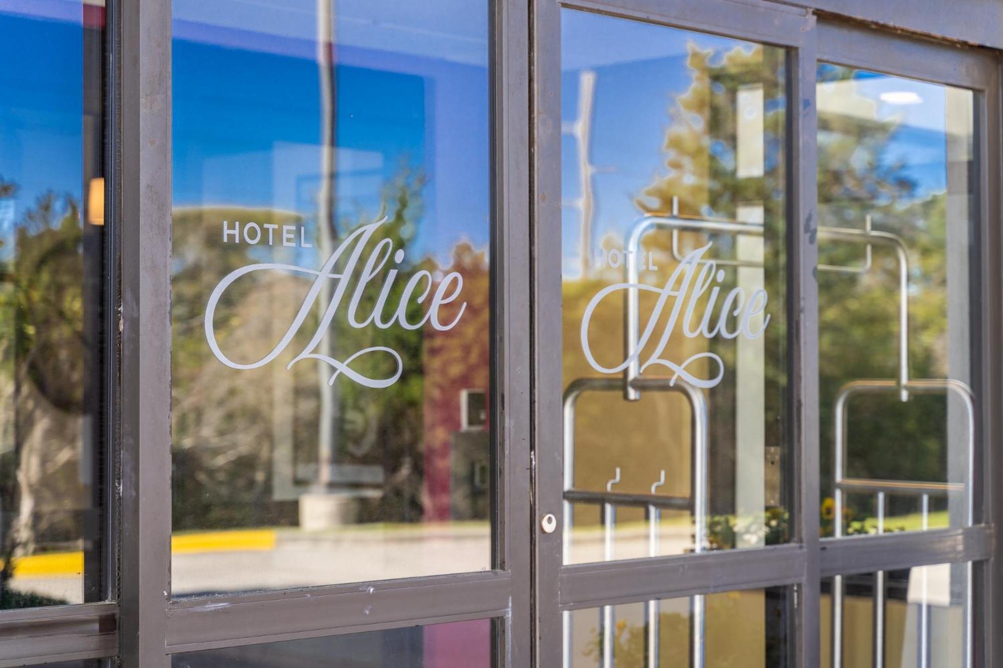 Hotel Alice Pine Knoll Shores Eksteriør bilde