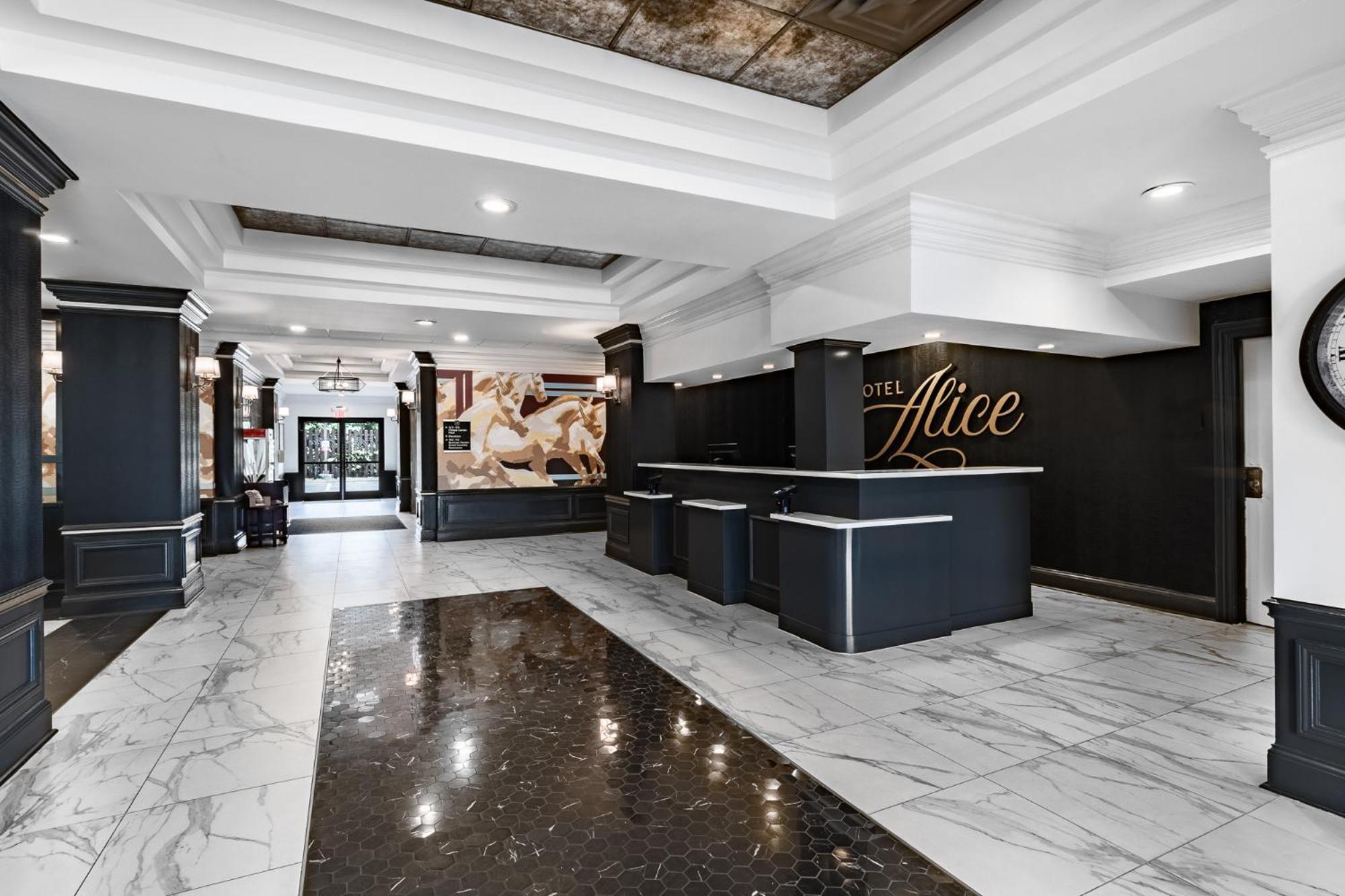 Hotel Alice Pine Knoll Shores Eksteriør bilde